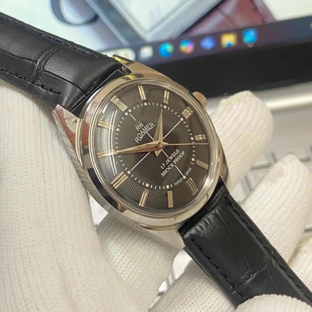 Vintage 1982 Roamer Manual Mens Silver Watch W/Leather Strap & Black accents - Picture 3 of 6